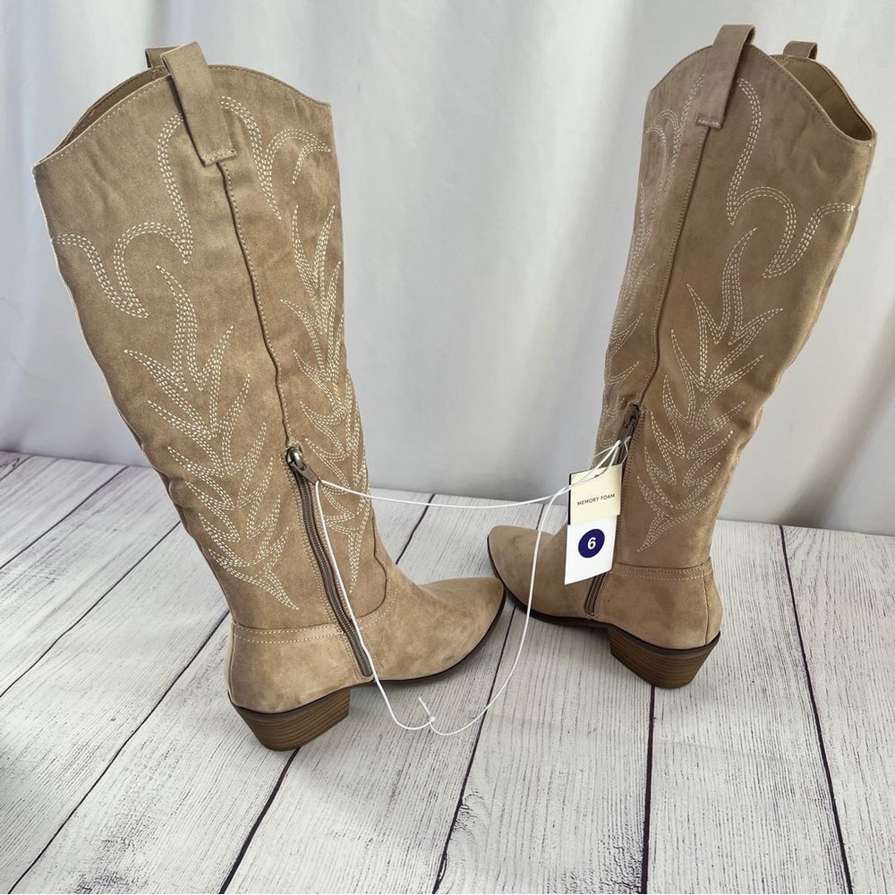 Universal Thread Sadie Boots in Tan Size 6 - Picture 8 of 8